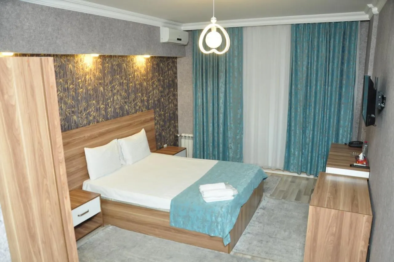 Gallery Lux Hotel Baku 3*,